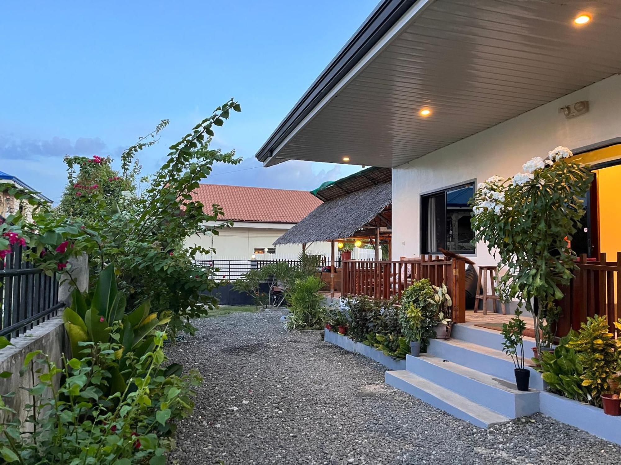 Momo Hostel Moalboal Eksteriør bilde